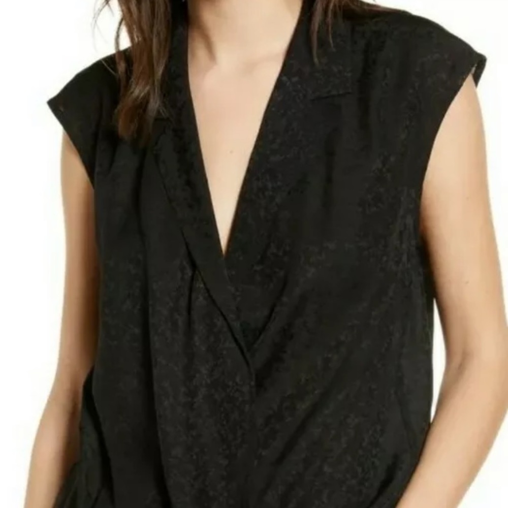 Grow Over Tuck Drape Jacquard Sleeveless Top